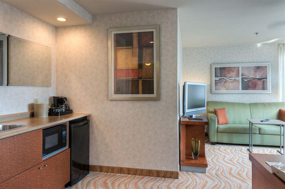 Springhill Suites Old Montreal Exterior photo